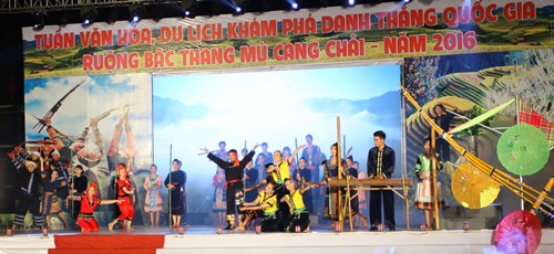Rộn ràng đêm khai mạc Tuần văn hóa ruộng bậc thang Mù Cang Chải ảnh 2